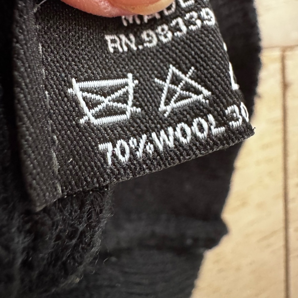 Authentic vintage Prada Men's Black Sweater spellout logo L - Picture 9 of 10